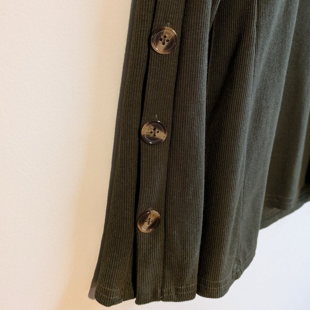 Long Sleeve Pullover Turtleneck Top - Picture 5 of 6